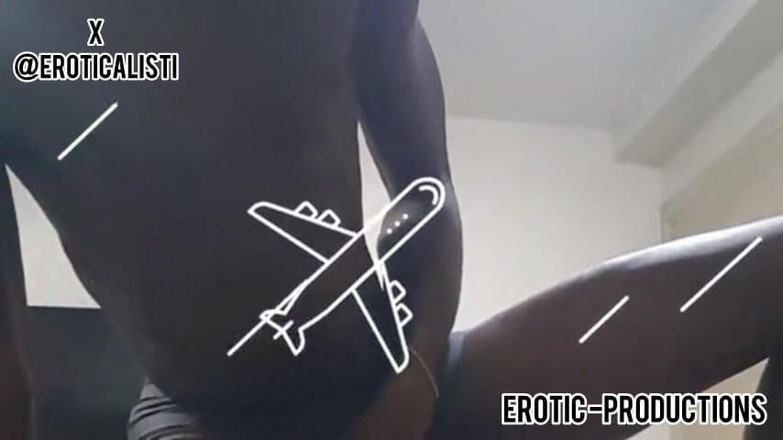 Eroticalistic: Мені потрібні мокрі язики на моєму члені