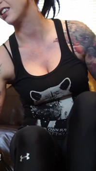 Recompensada con adoración de pies sudorosos