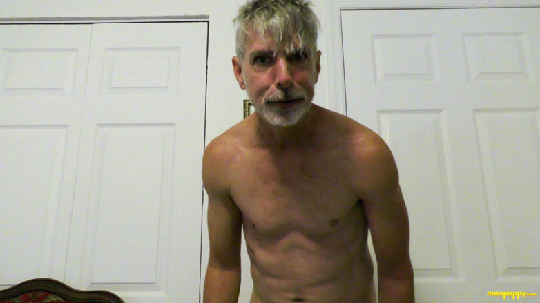 Man Puppy: uno con papi dotado
