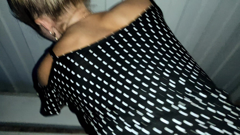 S-Wife Katy: Zmatená kočička čekala na vlak a dostala sexy ptáka a kundičku