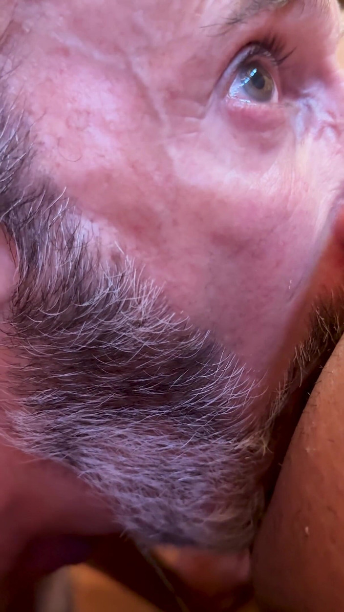 Chub big ricky: Reife devote lutscht den dicken schwanz des fetten bären teil 1