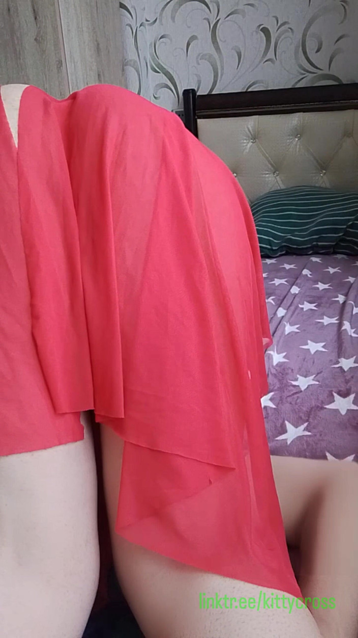 Kitty_Cross: Những tư thế rất nóng bỏng trong bộ đồ lót màu đỏ...