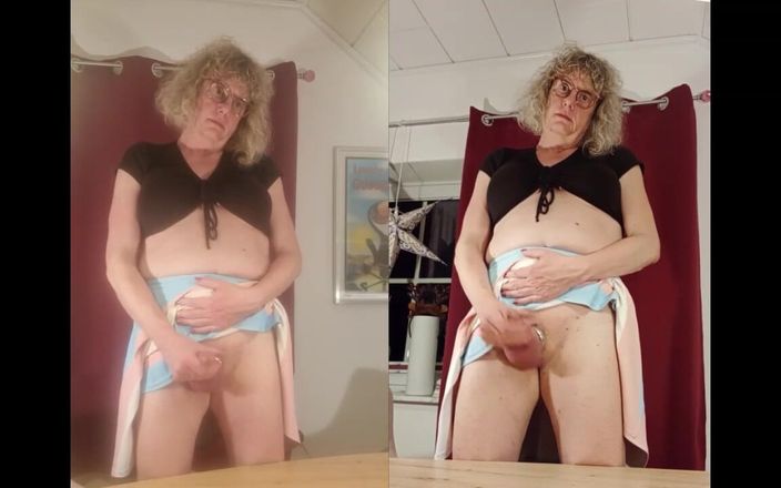 TSLillySophie: La trans Lilly Sophie joue tard dans la nuit avec...