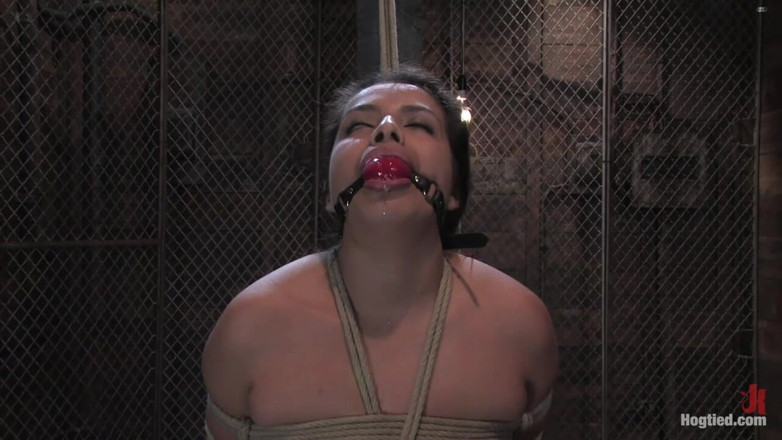Hogtied by Kink: Pepper Foxxx: orgasme besar badan kecil