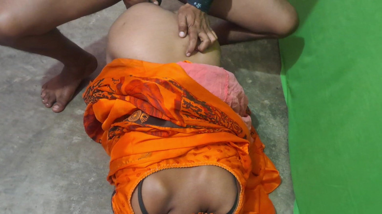 Trilokinath: देसी आंटी नग्न