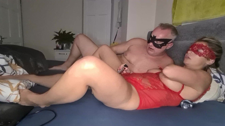 Anal Fetish Couple: Cuplul de amatori excitați se diează bine masturbându-se împreună