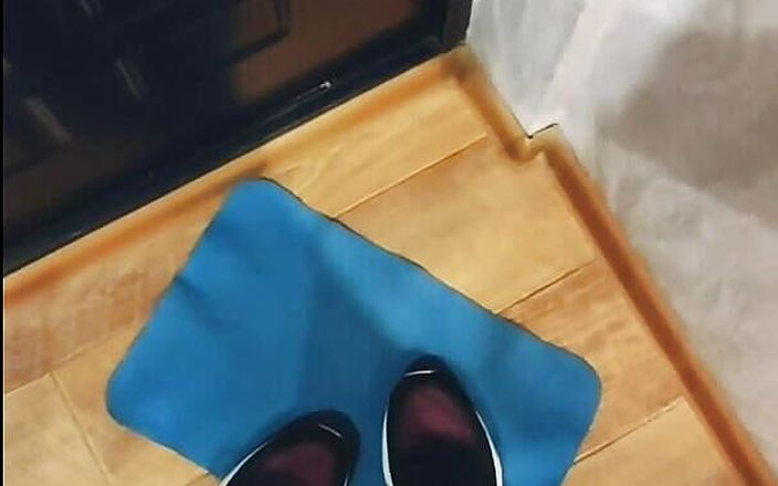 Kroshka36: Esposa pegou seu marido se fodendo na bunda com um...