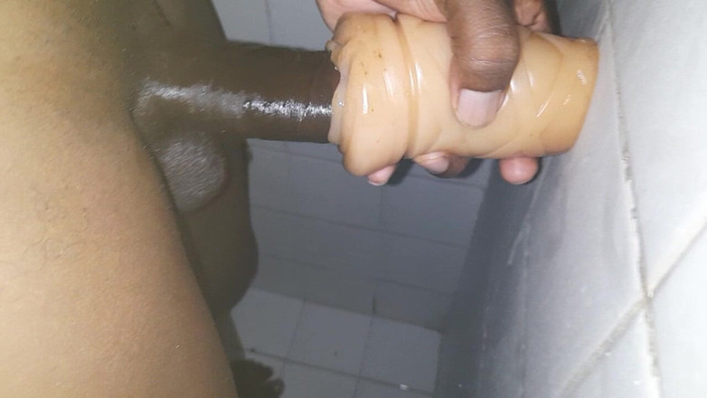 Black guy: Masturbándose S9 E2