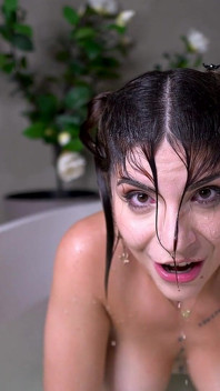 Dunking Games Alexa Creed Dechová ve vaně Roleplay s bubbles & gasps