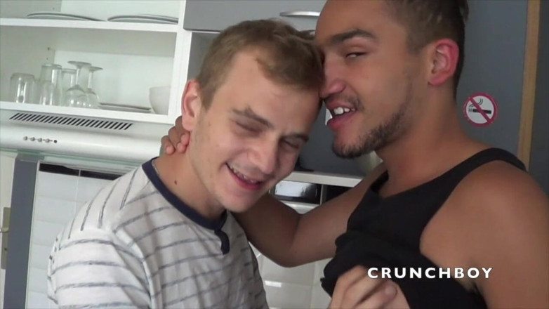 Gaybareback: Joven latino follado a pelo por su mejor amigo