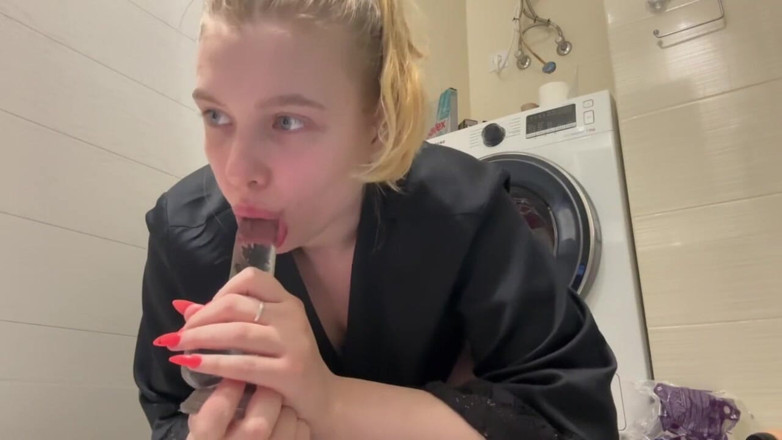 JuiceLussie: Tükürük ve zıplayan memelerle derinden sikiş