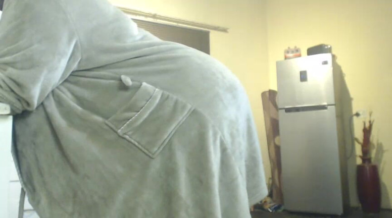 Legendary Booty Overdose: Засвет попки черной зрелой женщины и соблазнение сиськами