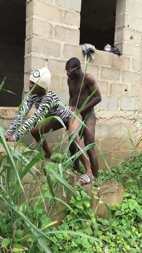Sexydaddy: Sexe en plein air avec ma copine à mes jolis fesses