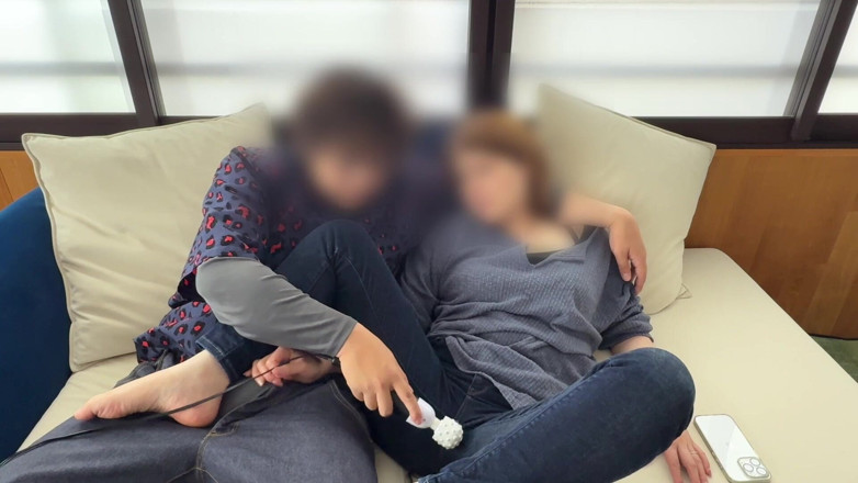 LuuLee0804: ソファーで電マ責めされる人妻