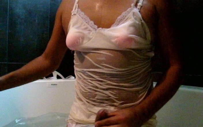 Wet lingerie: Mer heta våta underkläder kul i duschen