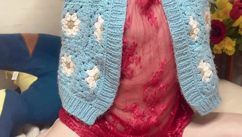 sweethanajapanese: La Petite Hana Porte Une Robe Voir Jeter Son Sein...