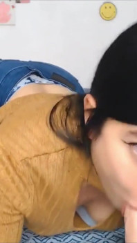 Schönes Mädchen, Perfekter Körper Masturbiert Hart Zum Orgasmus