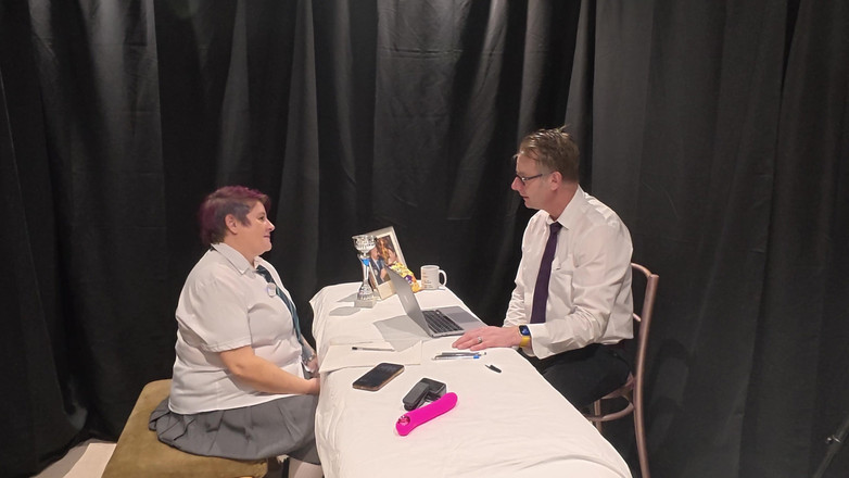 The Izars: Učitelská špinavá děvka: organismus v orgasmus