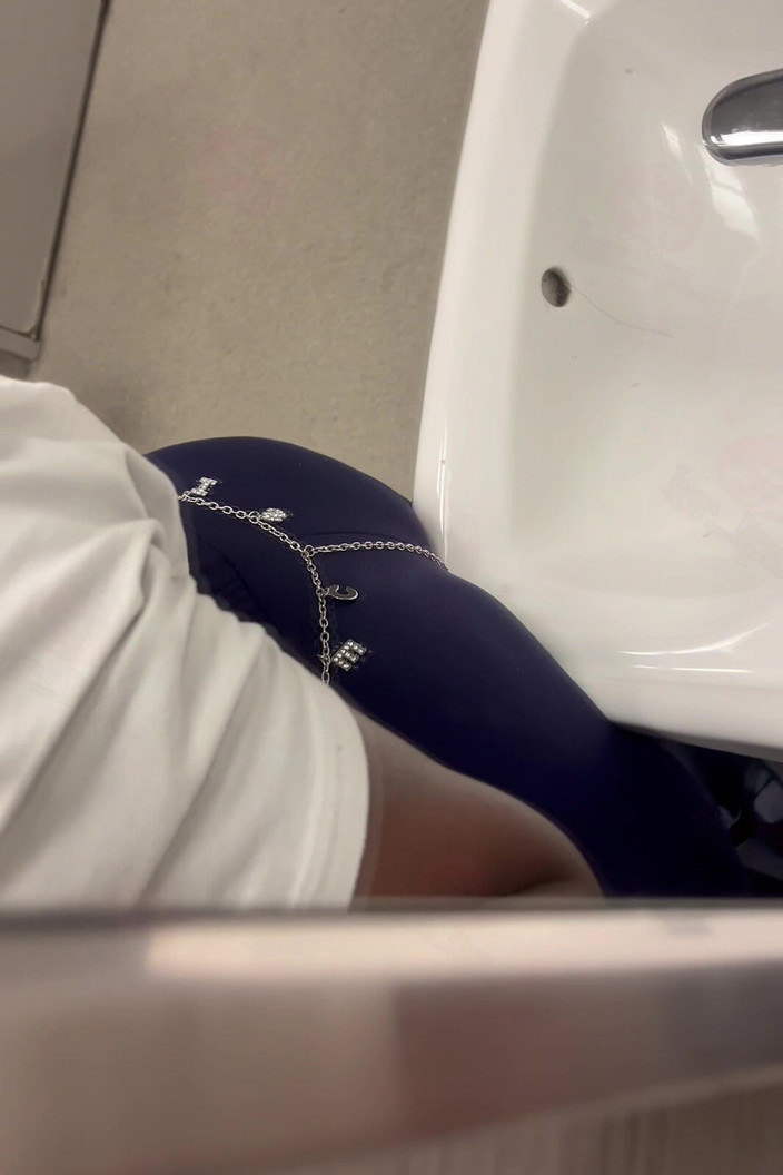 Anye Meshell: Piss-muschi