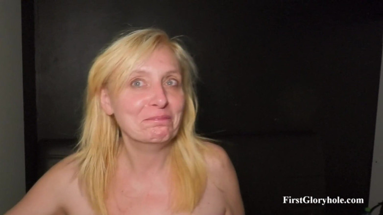 First Gloryhole: Zralá žena Lena - její první gloryhole část číslo 1