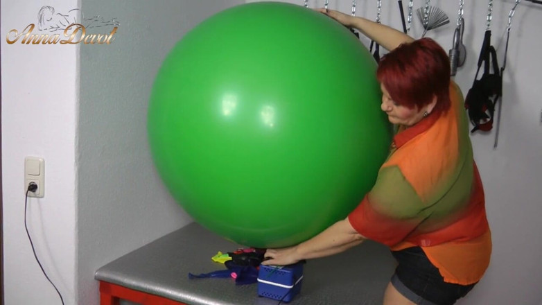 Anna Devot: Mega balão explodindo