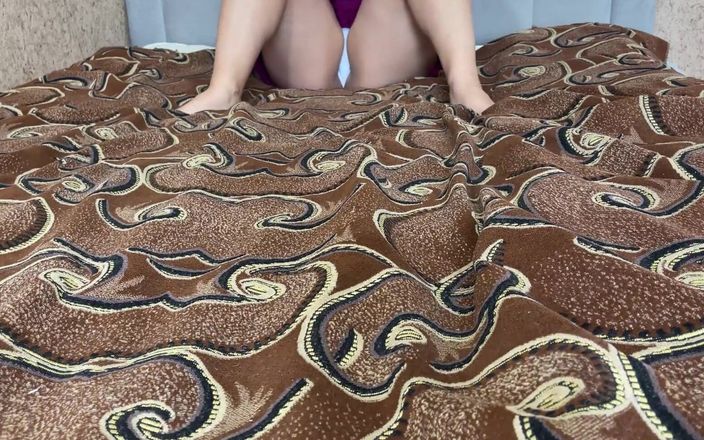 Lux Eva: Stříkej se mnou. Zblízka masturbace kundičky a pulzující orgasmus