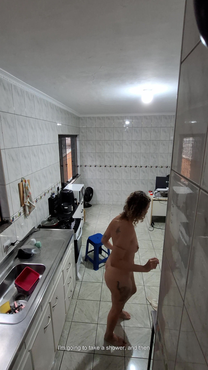 Gabi SweetCouplesStories: Người giúp việc cởi bỏ quần áo của mình và chấp...