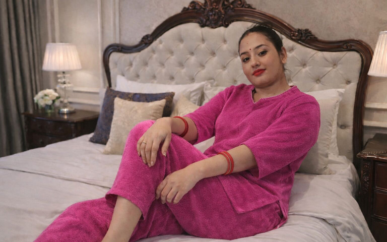 The Neighbor Saw the Sister-in-law Coming Out After Taking a Bath and Left Her Inside the House (Your Simran) The Neighbor Saw the Sister-in-law Coming Out After Taking a Bath and Left Her Inside the House (Your Simran)