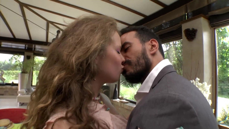 Nikky Thorne's Amateur Teen Casting: Stiefdochter betrapt op neuken met vriendje van stiefmoeder