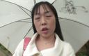Asiatiques: 毛茸茸的亚洲熟女被搭讪并被振动