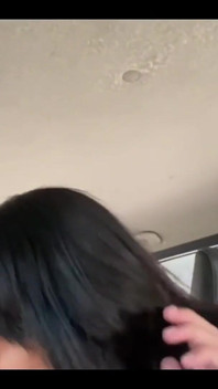 カッコールドが運転している間に継息子をしゃぶった