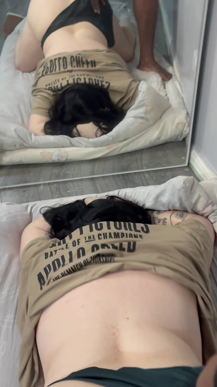 Nofaceguy09: 我用我的大黑屌给我的妻子惊喜，并把它深深地推进她白色紧致的阴户