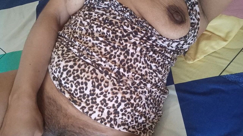 PATY PATY: Горячая падчерица сосет на кровати отчима и от удовольствия стонет