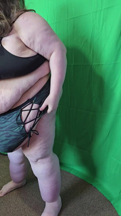 SSBBWLadyBrads: Striptýz v bikinách s tlustou břichem