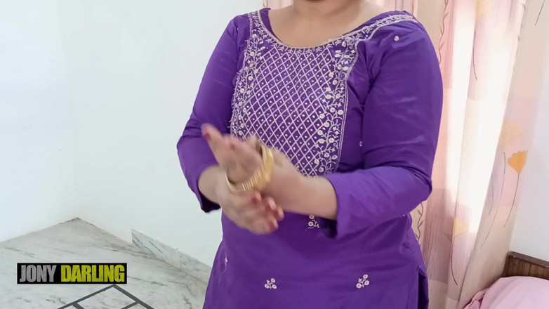 Jony Darling: Madrasta nua usa terno punjabi e dança na canção paquistanesa...