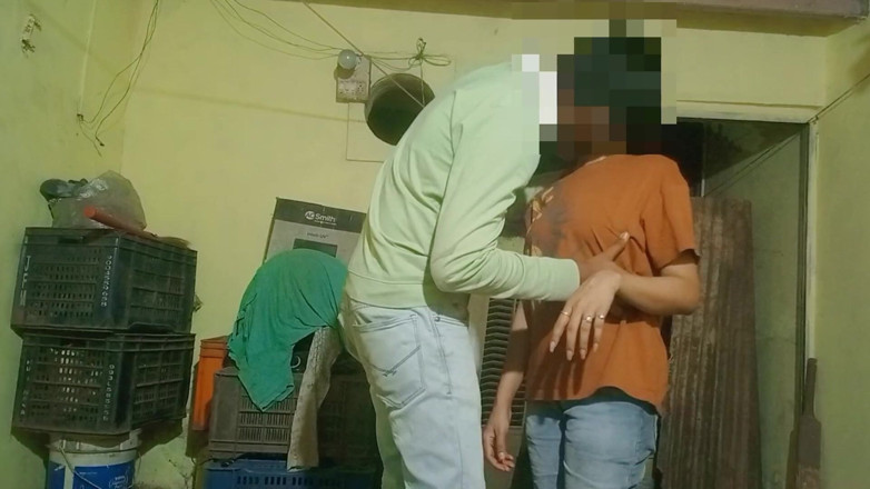 NikiRathod: Obciąganie wideo ze smutną twarzą