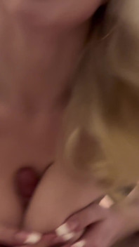 입에 사정하는 두꺼운 금발 베라 턱으로 섹스하는 POV