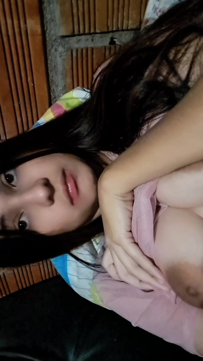 Yulieth Gomez: Une séance de masturbation dégoulinante se fait surprendre de près