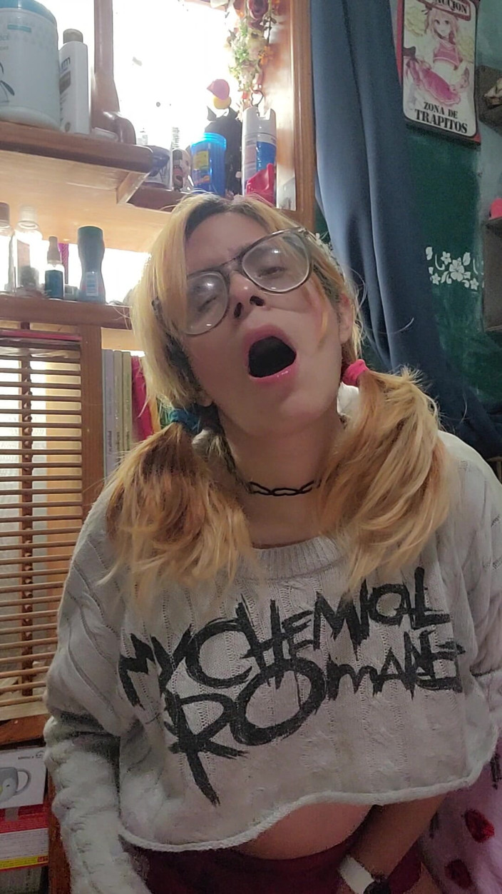 Crystal Phoenix: Gadis Trans Emo Adalah Nymphomaniac