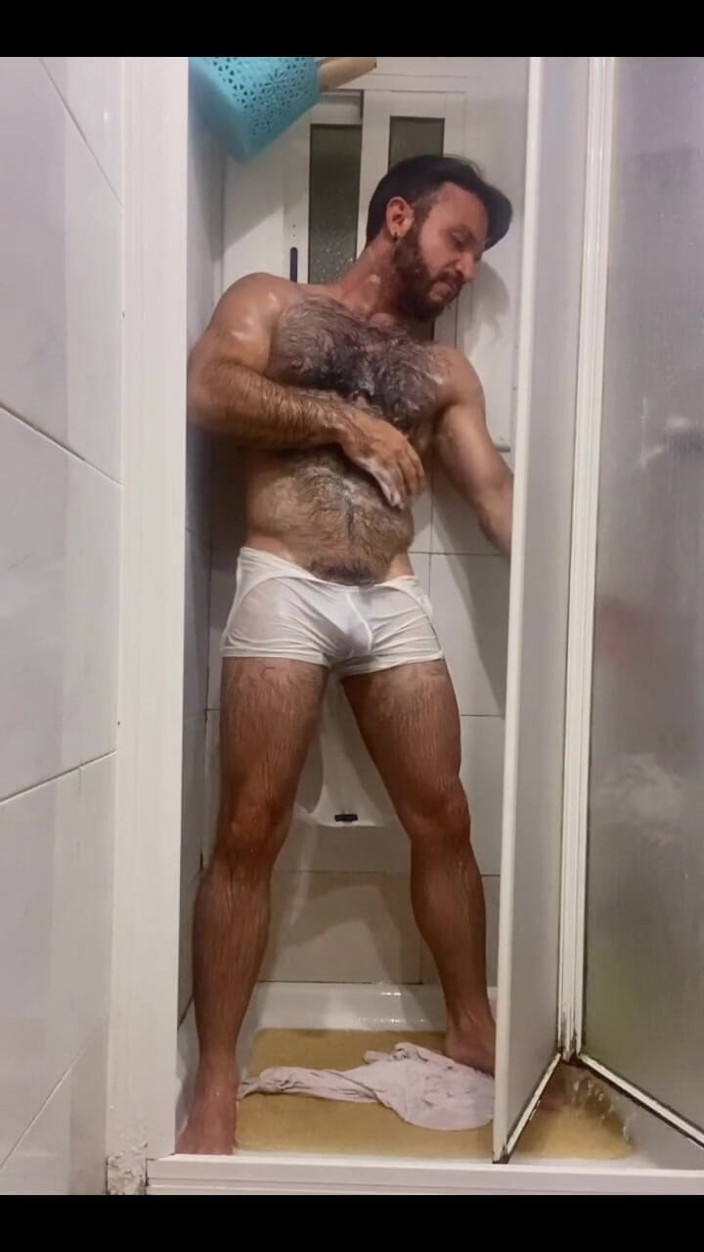 Kike gil: Shower Shower Time