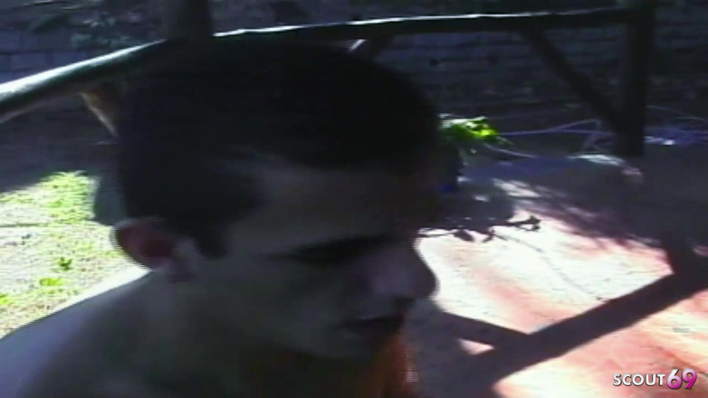 Shemale TS Collection: Big tit tranny knullas anal under en hemlig utomhus trekant