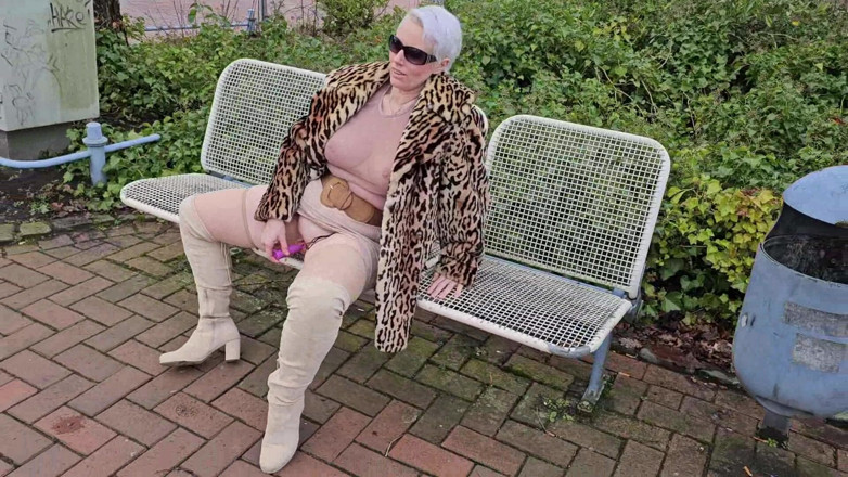 UserBitch1: In the Middle of the City