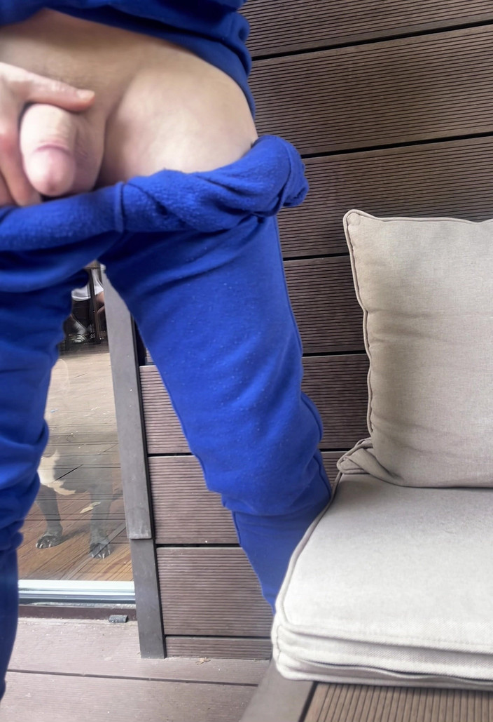 AmateurBoysPissing: Anh chàng nghiệp dư đi tiểu trong ly trước mặt bạn...