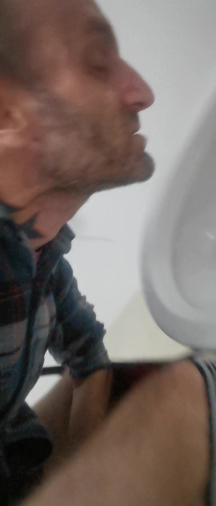 NeatGame458: Pánská veřejná toaleta mě promění v tak nadrženou