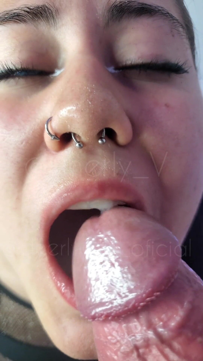 DherlyDoll: 我朋友的女友喜欢我的，她吞下了所有的