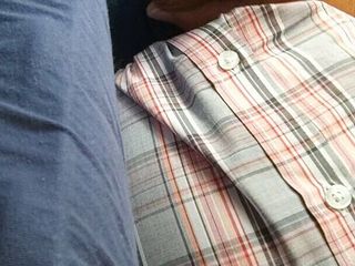 Karlchengeil: Acostado en la cama y tratando de correrse