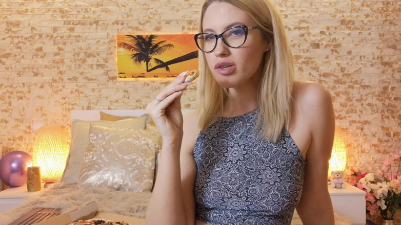 Erotic Tanya: Eu quero vê-lo morrer de fome!