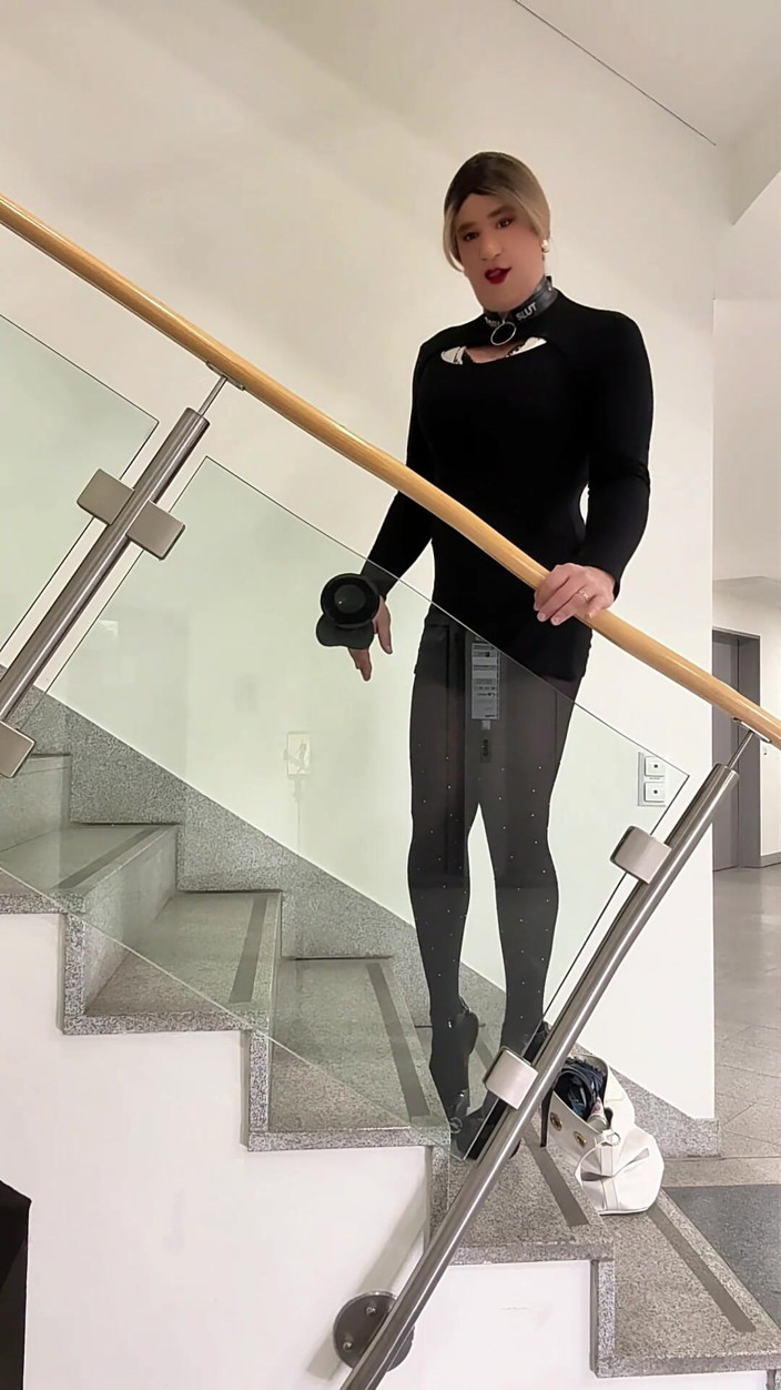 SissyDaniella: Sissy op kantoor
