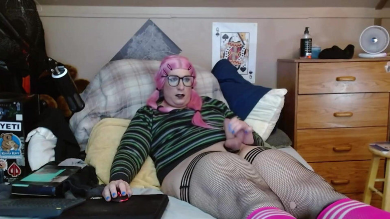 CosmicJones88: Spunout Sissy vymrská jeho klitoris do drobného ptáka