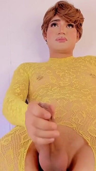 착한 남자 켄이 자지를 흔들며 쳐다보라고 요청한다